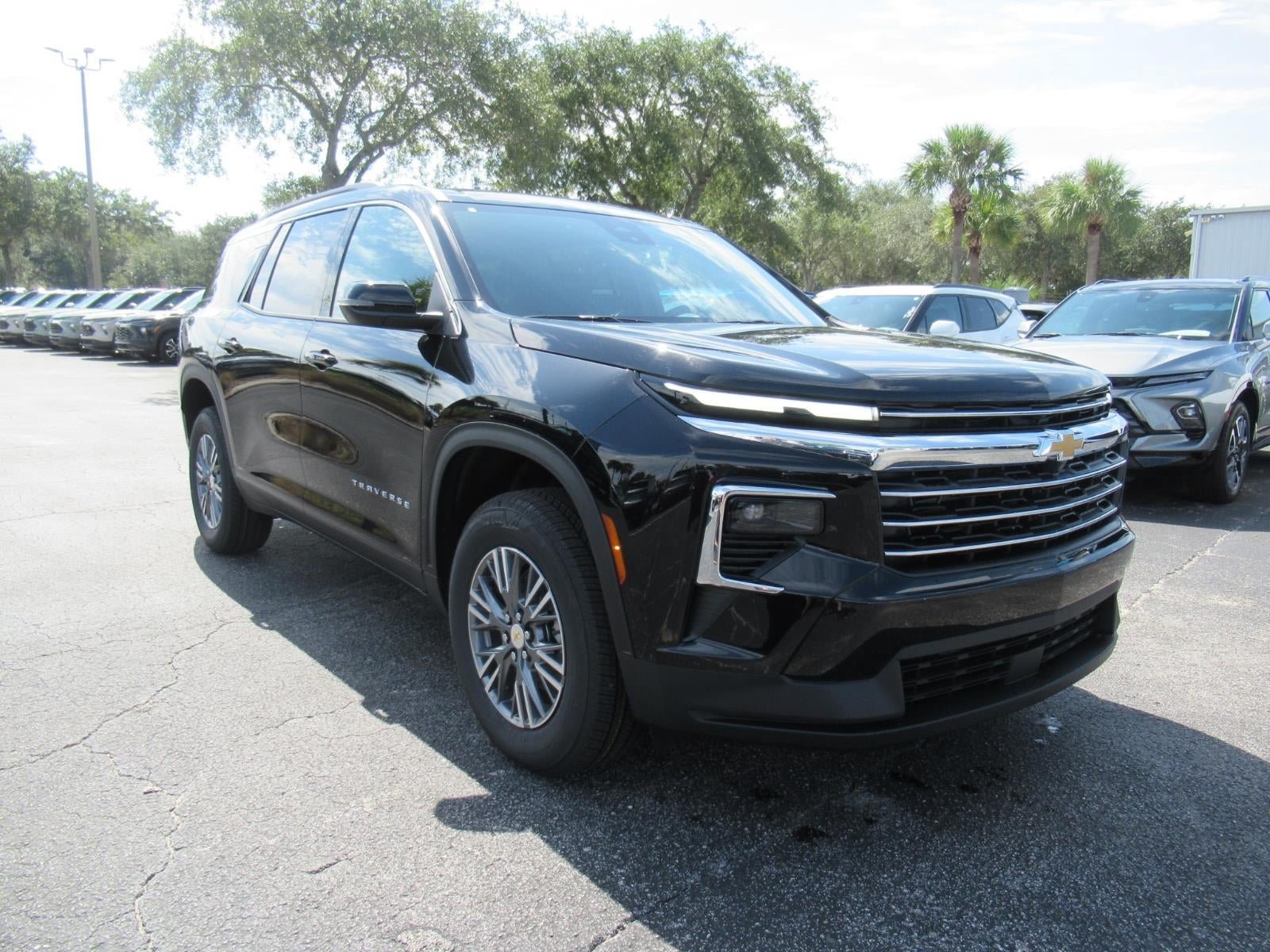 New 2027 Chevrolet Traverse LT FWD image 3