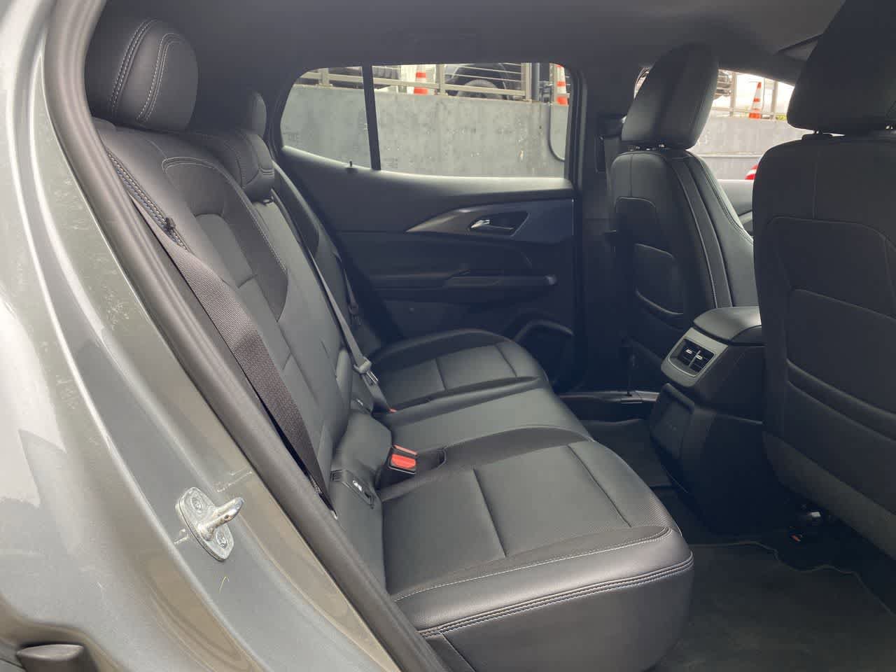 Used 2025 Chevrolet Equinox EV LT w/ Convenience Package FWD image 17