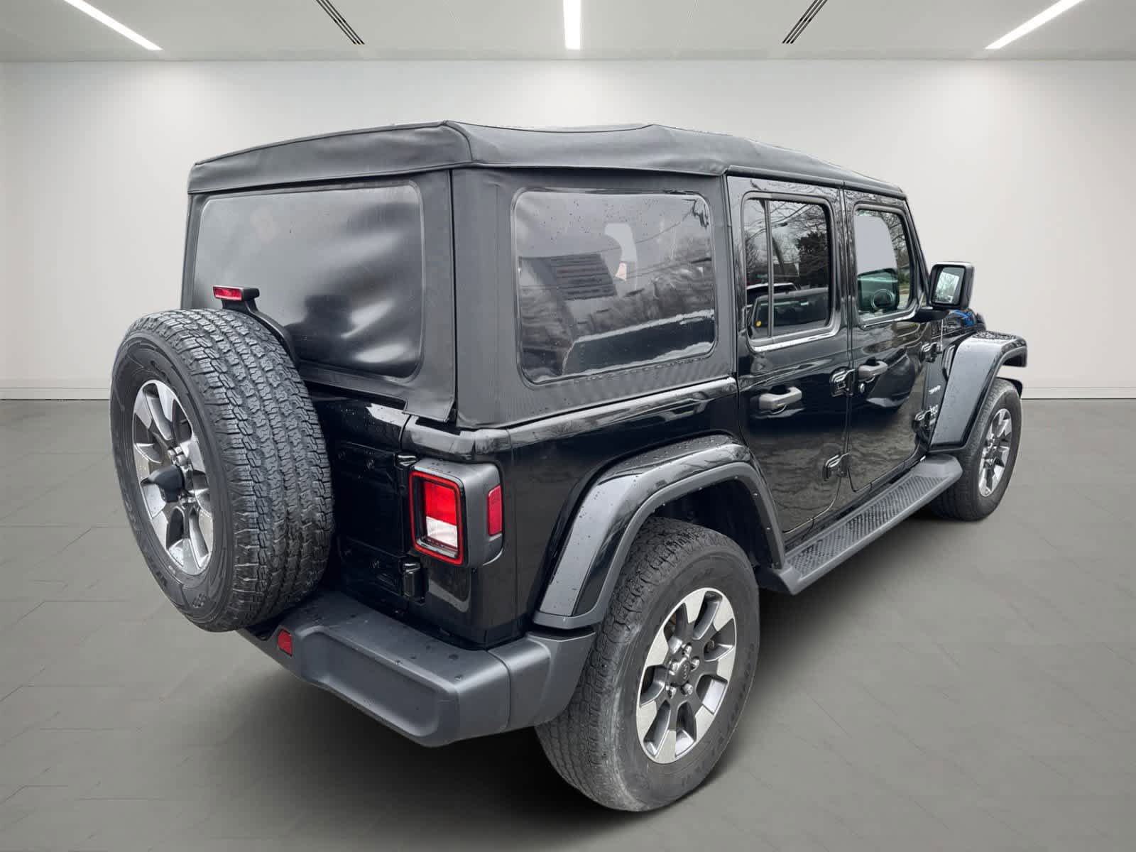 Used 2022 Jeep Wrangler Unlimited Sahara AWD/4WD image 5