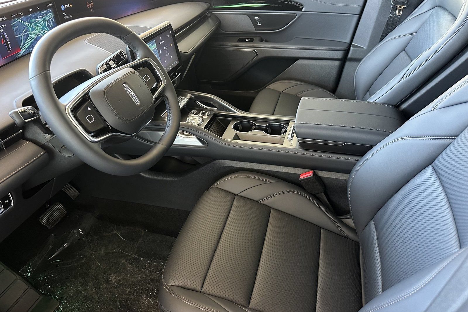 New 2026 Lincoln Nautilus Premier w/ Jet Appearance Package AWD/4WD image 9