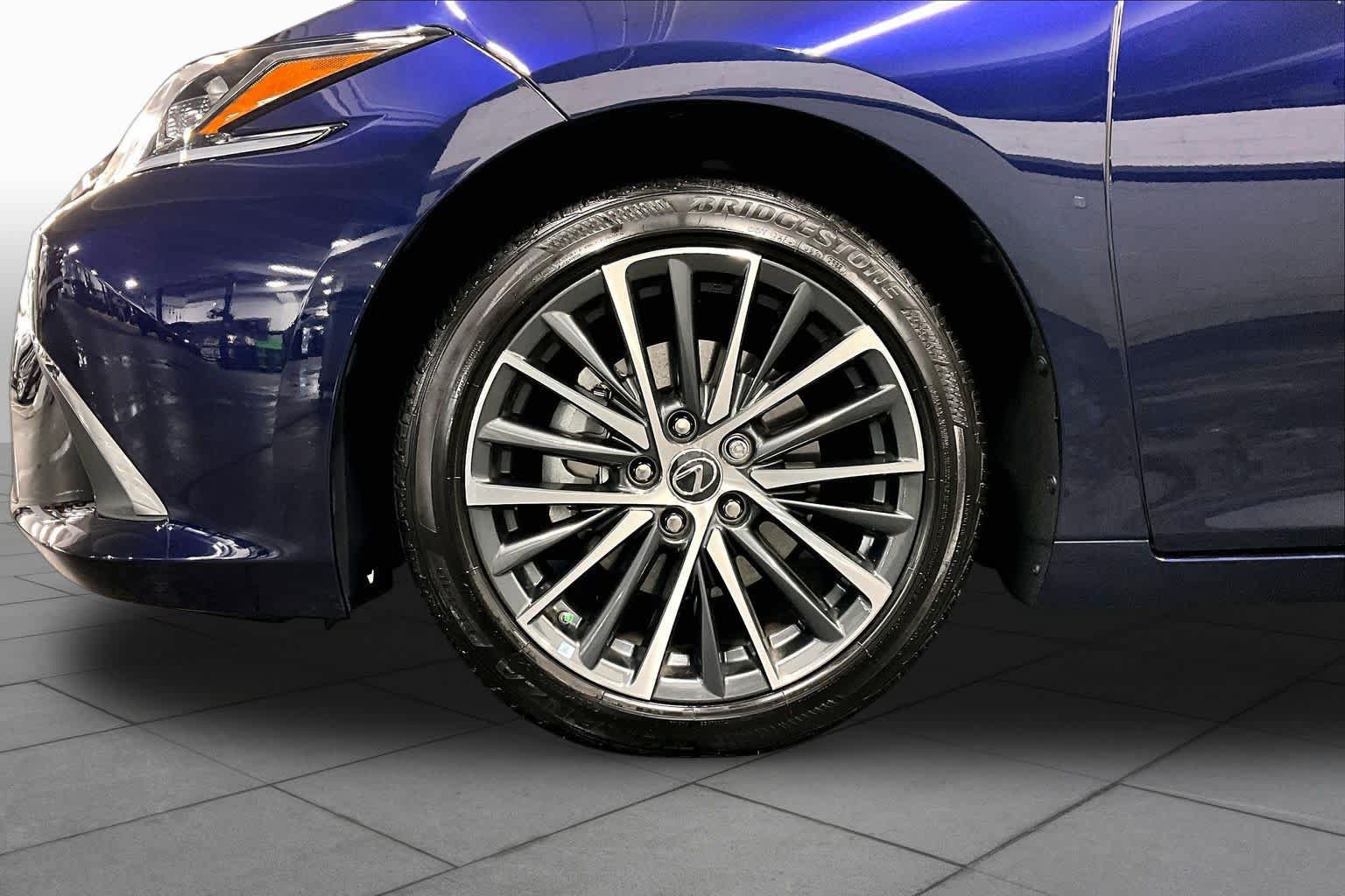 Used 2022 Lexus ES 350 w/ Premium Package FWD image 11