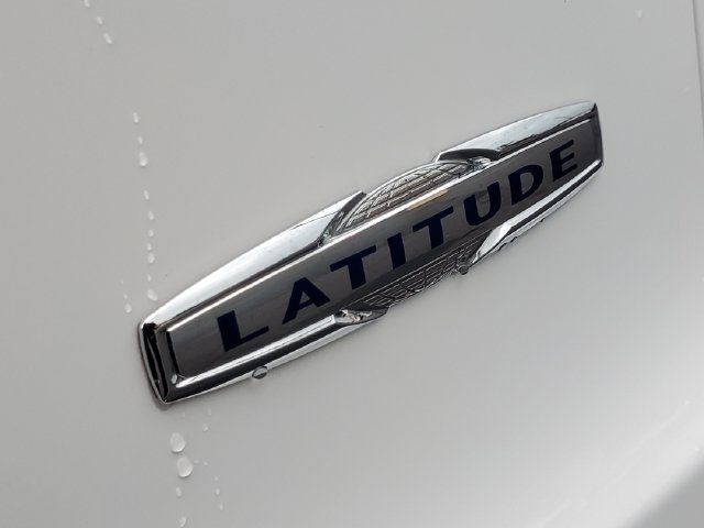 Used 2020 Jeep Cherokee Latitude w/ Cold Weather Group AWD/4WD image 6