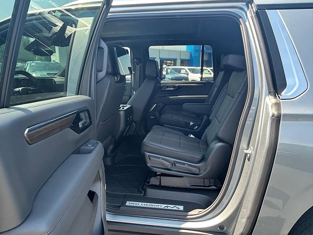 New 2025 Chevrolet Suburban High Country image 18