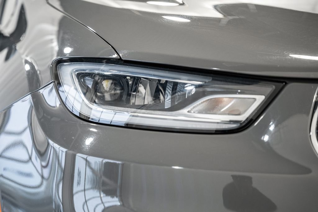 Used 2025 Chrysler Pacifica Select image 14