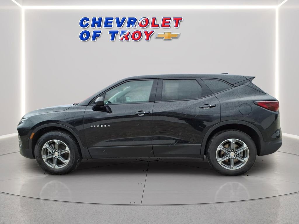 Used 2023 Chevrolet Blazer LT w/ Driver Confidence Package image 4