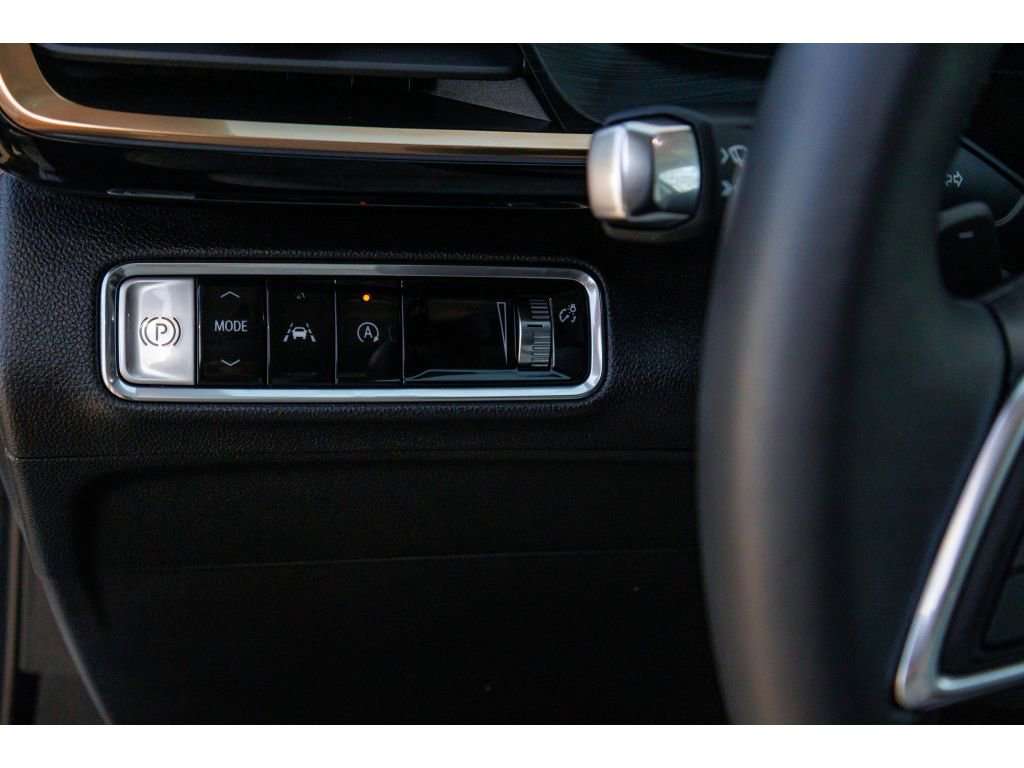 Used 2024 Buick Envision Avenir AWD/4WD image 21