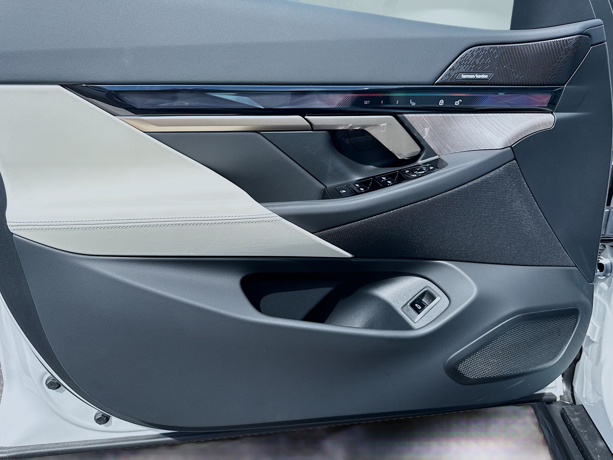 New 2027 BMW i5 xDrive40 AWD/4WD image 21