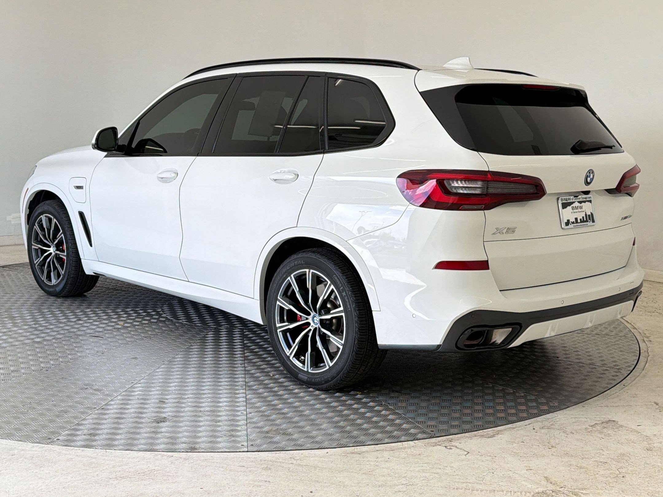 Certified 2023 BMW X5 xDrive45e w/ Executive Package image 3