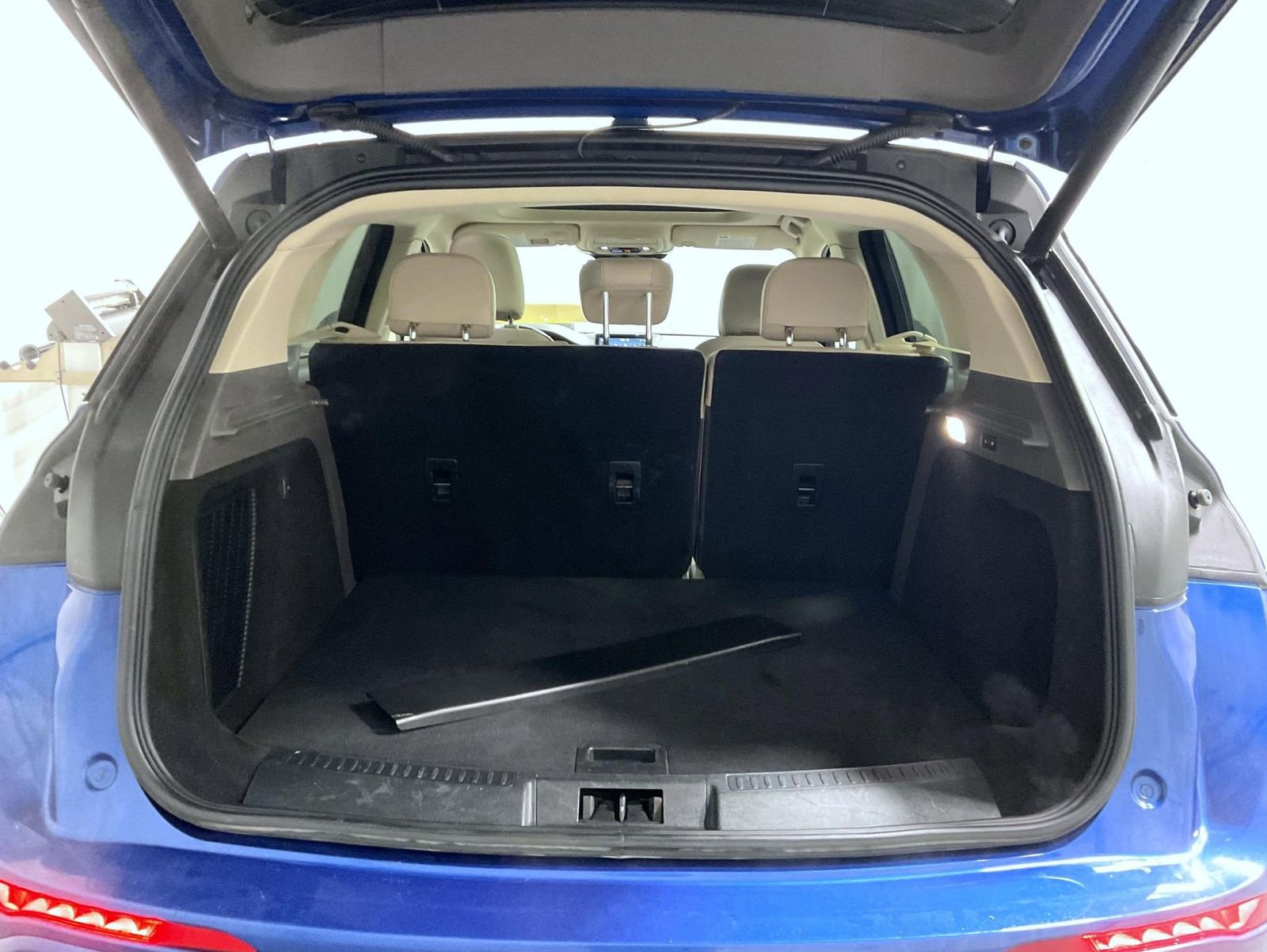 Used 2021 Lincoln Corsair Reserve w/ Equipment Group 201A image 9