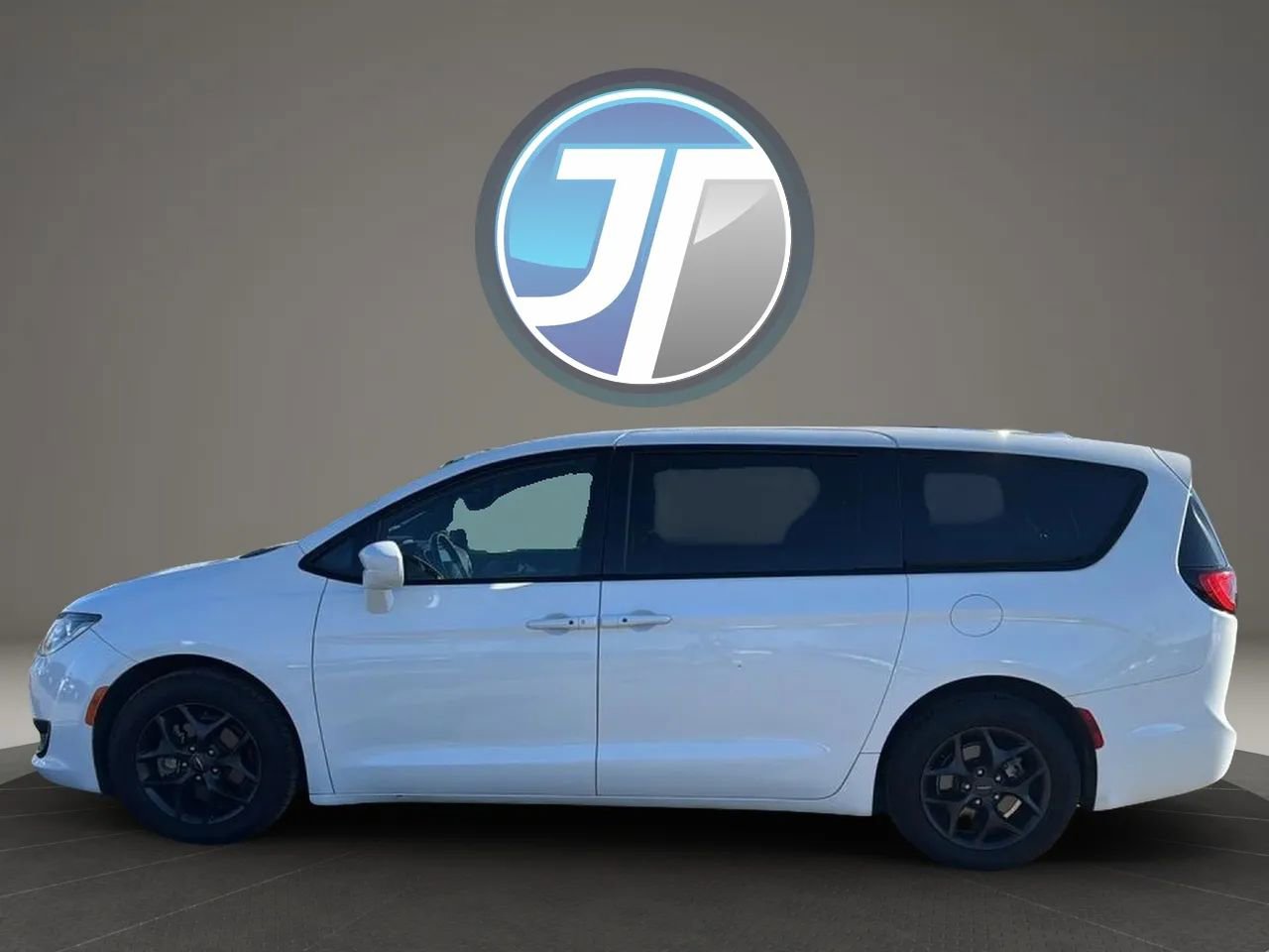 Used 2020 Chrysler Pacifica Touring w/ S Appearance Package FWD image 13