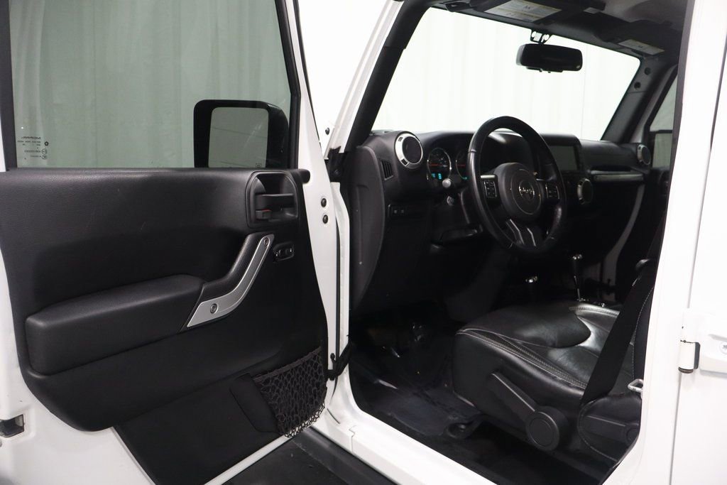 Certified 2017 Jeep Wrangler Unlimited Rubicon w/ Connectivity Group image 10