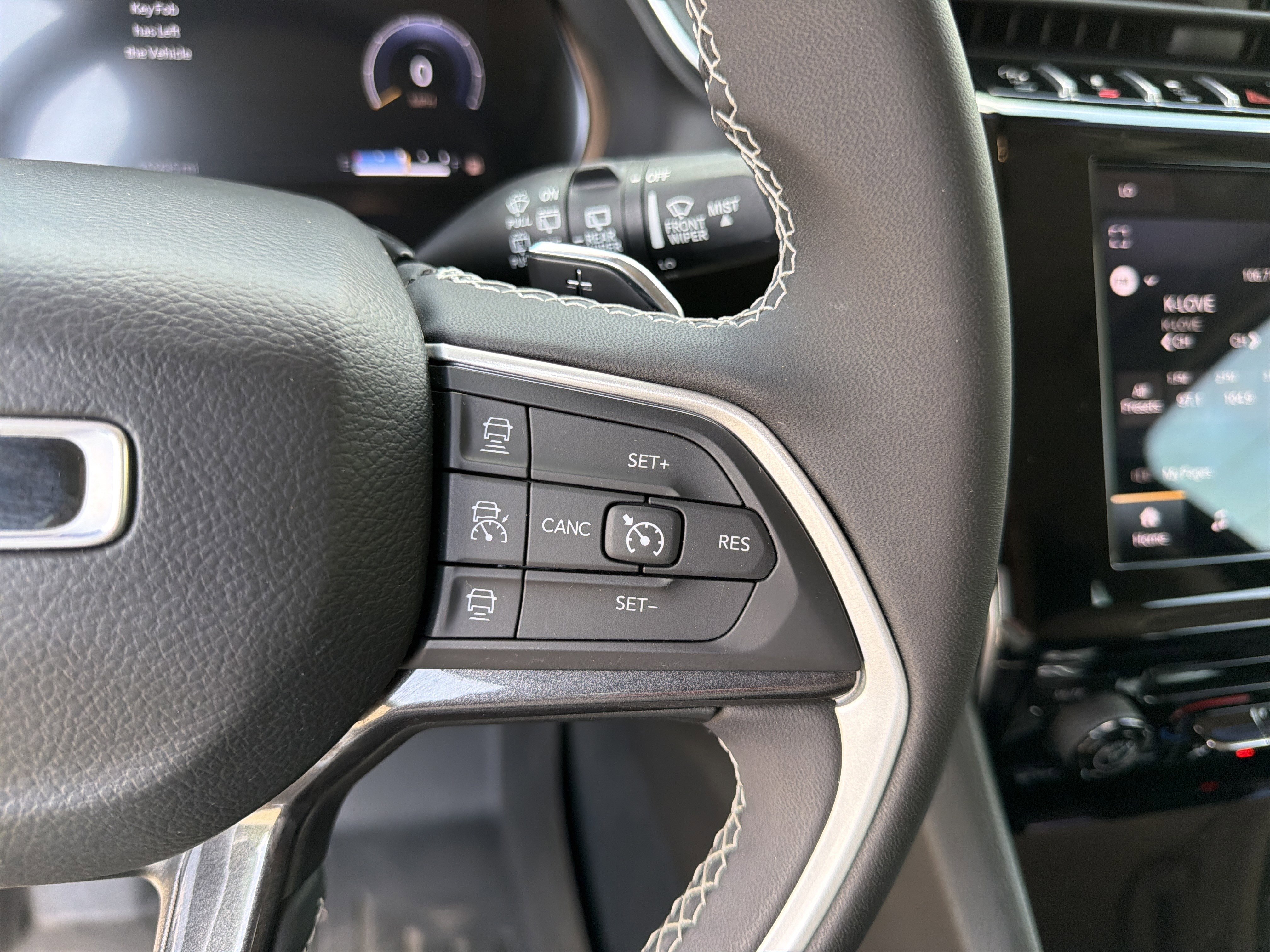 Used 2023 Jeep Grand Cherokee Laredo AWD/4WD image 25