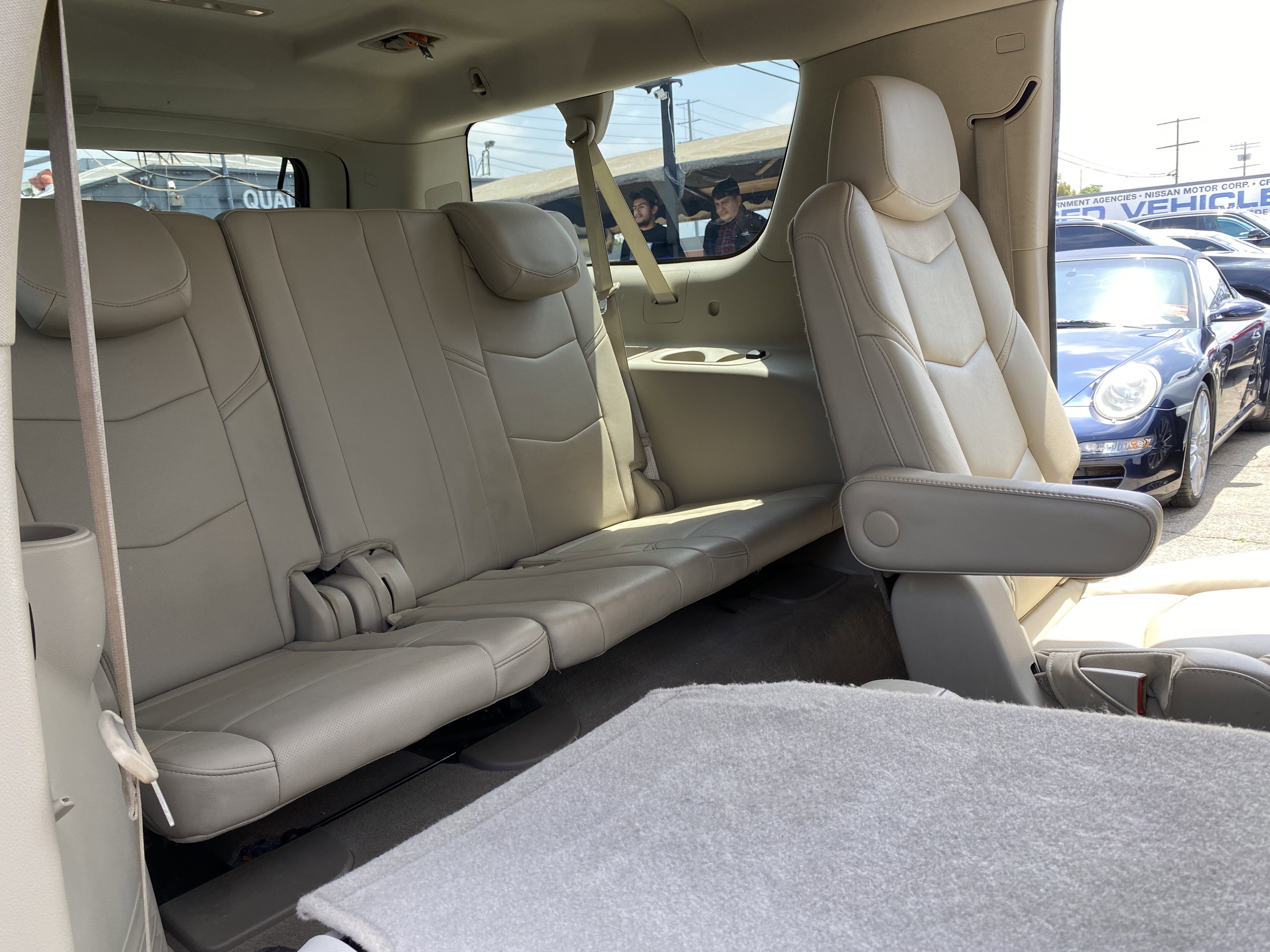 Used 2017 Cadillac Escalade ESV Premium Luxury RWD image 22
