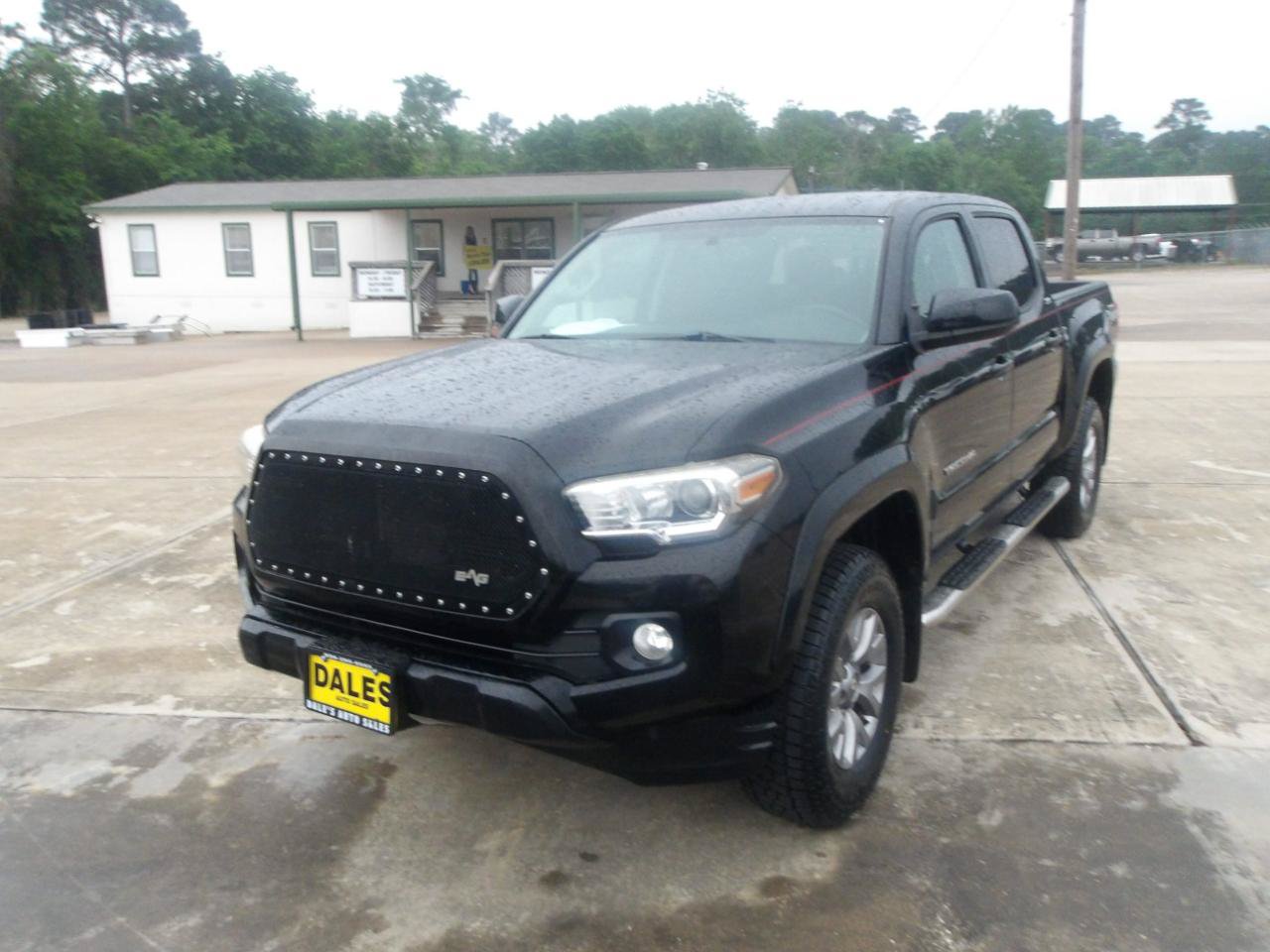 Used 2017 Toyota Tacoma SR5 w/ Tow Package RWD image 2