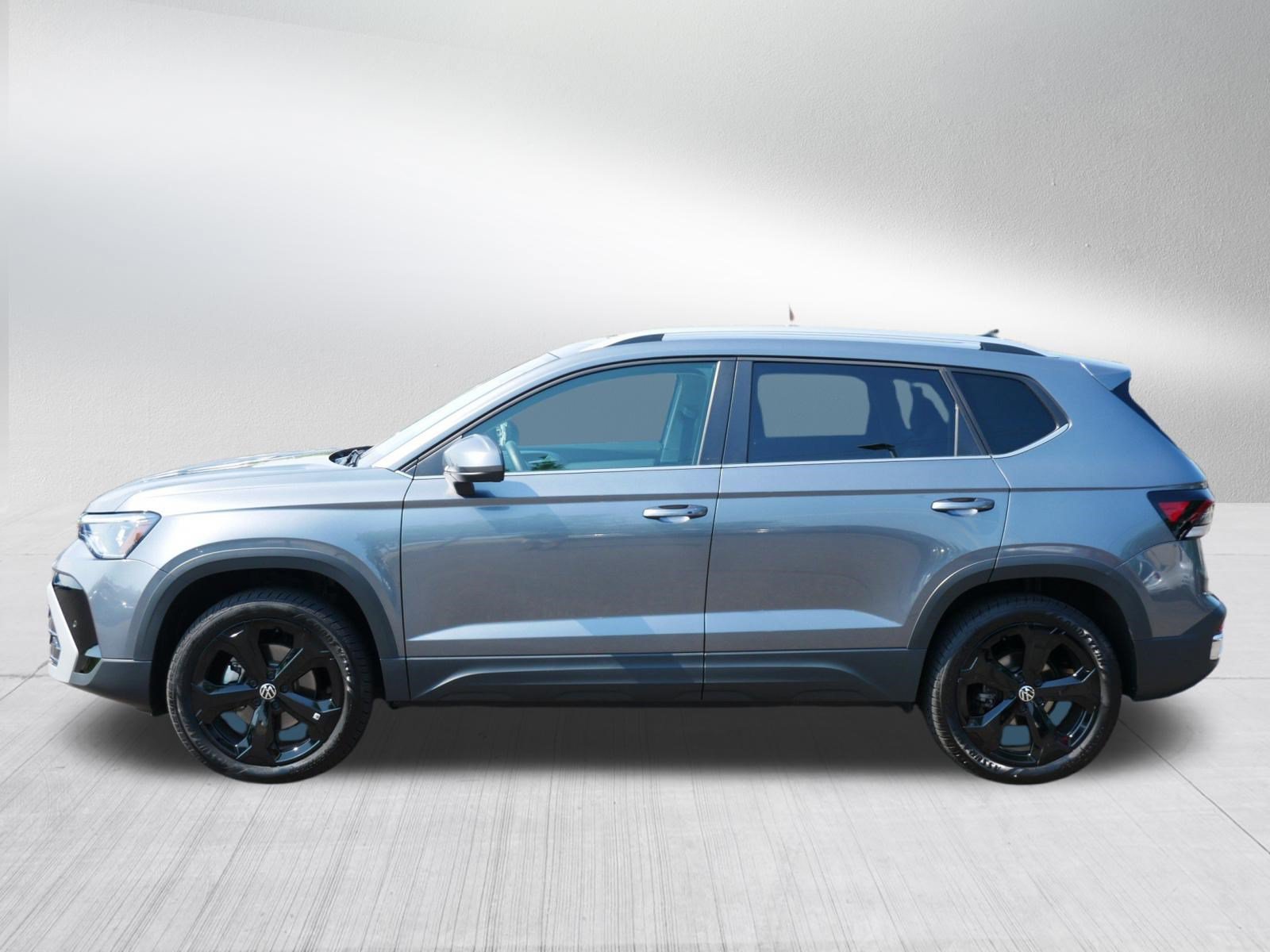 Certified 2025 Volkswagen Taos SEL AWD/4WD image 4