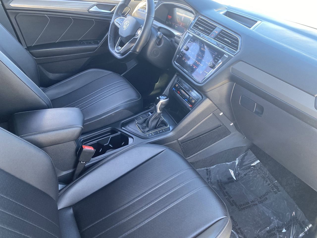 Used 2023 Volkswagen Tiguan SE R-Line image 10