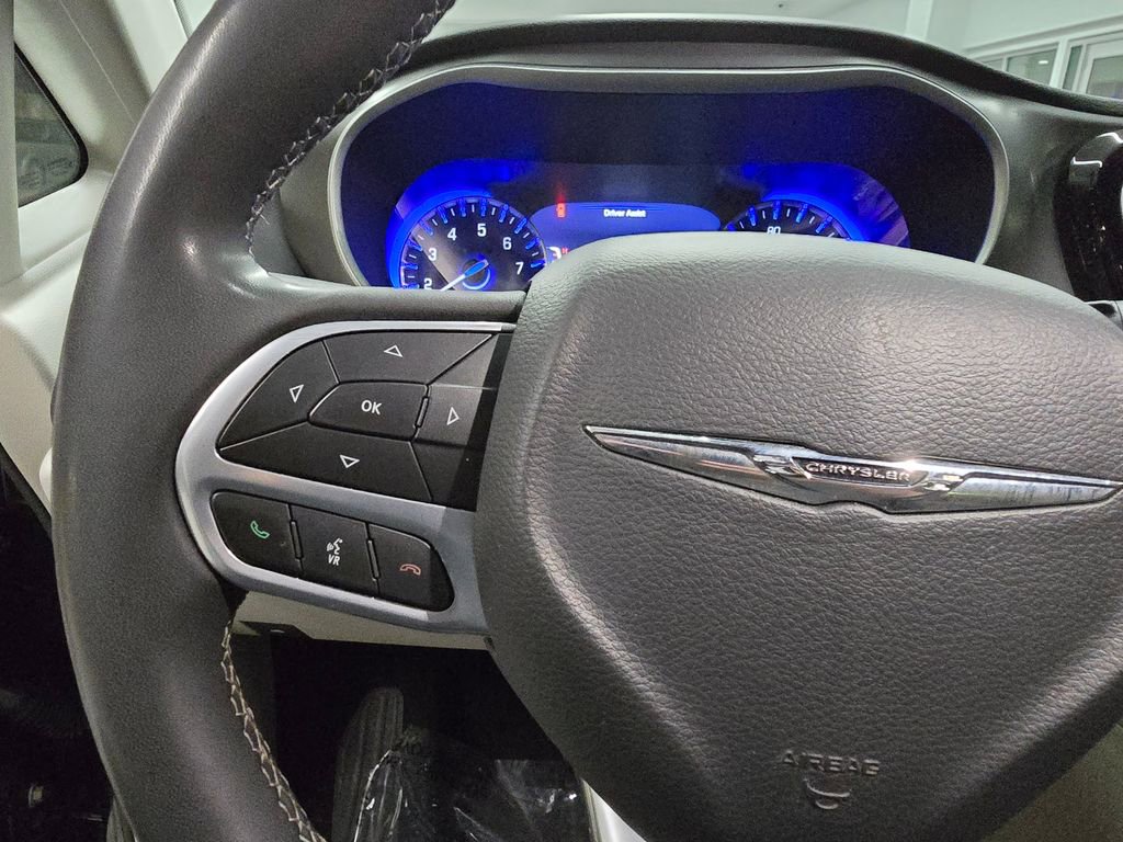 Certified 2023 Chrysler Pacifica Touring-L FWD image 18
