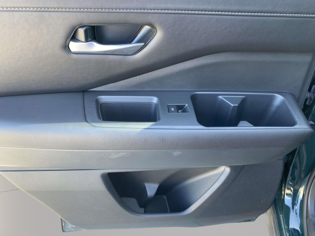 Used 2025 Nissan Pathfinder SL FWD image 13