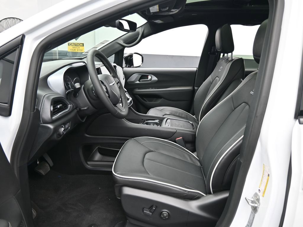 New 2026 Chrysler Pacifica Limited w/ S Appearance Package image 12