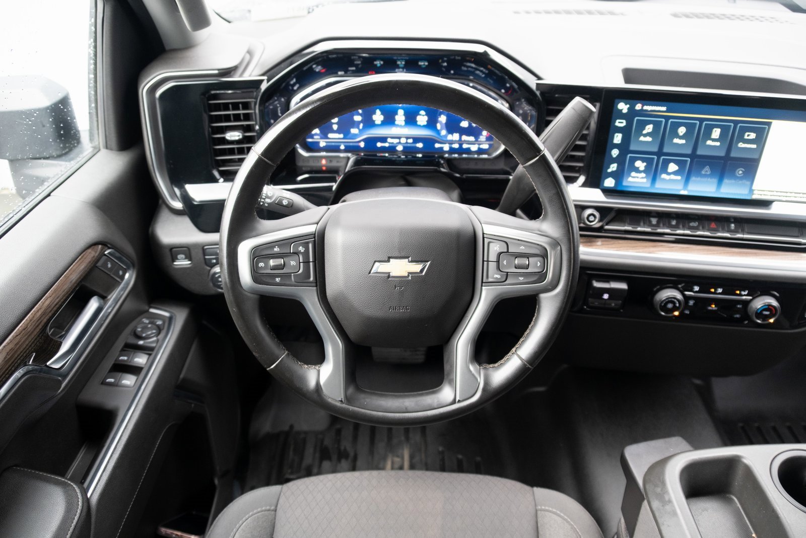 Used 2024 Chevrolet Silverado 3500 LT image 2