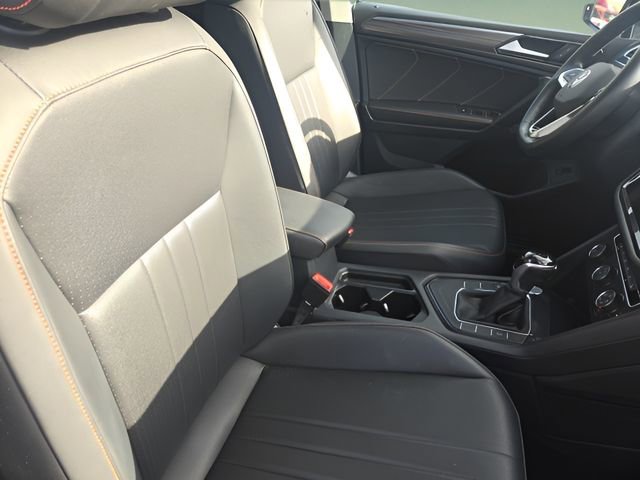 Used 2024 Volkswagen Tiguan Wolfsburg Edition image 35