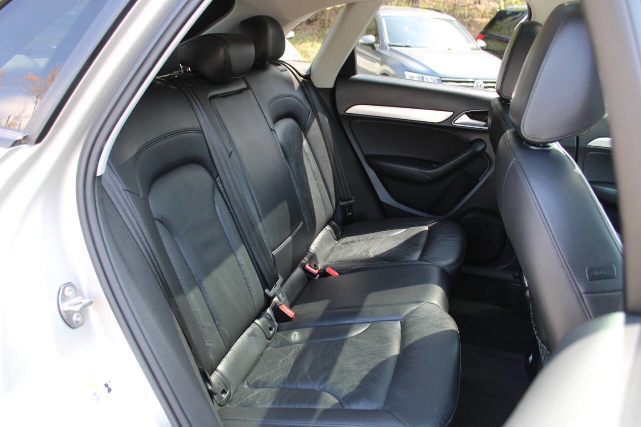 Used 2018 Audi Q3 2.0T Premium w/ Convenience Package AWD/4WD image 30