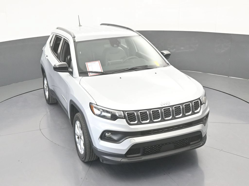 Used 2025 Jeep Compass Latitude AWD/4WD image 24