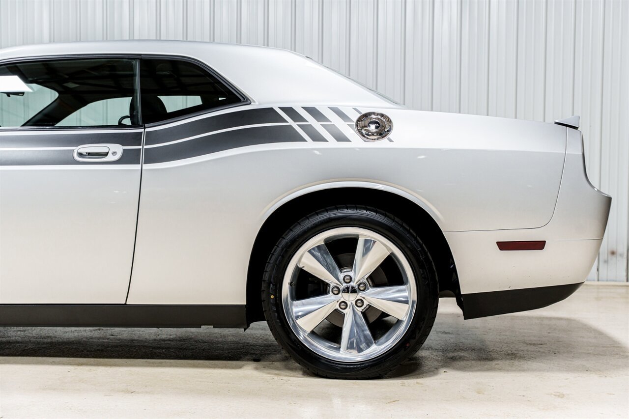Used 2010 Dodge Challenger SE RWD image 4