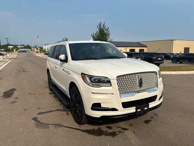 Used 2024 Lincoln Navigator Reserve w/ Equipment Group 201A AWD/4WD image 9