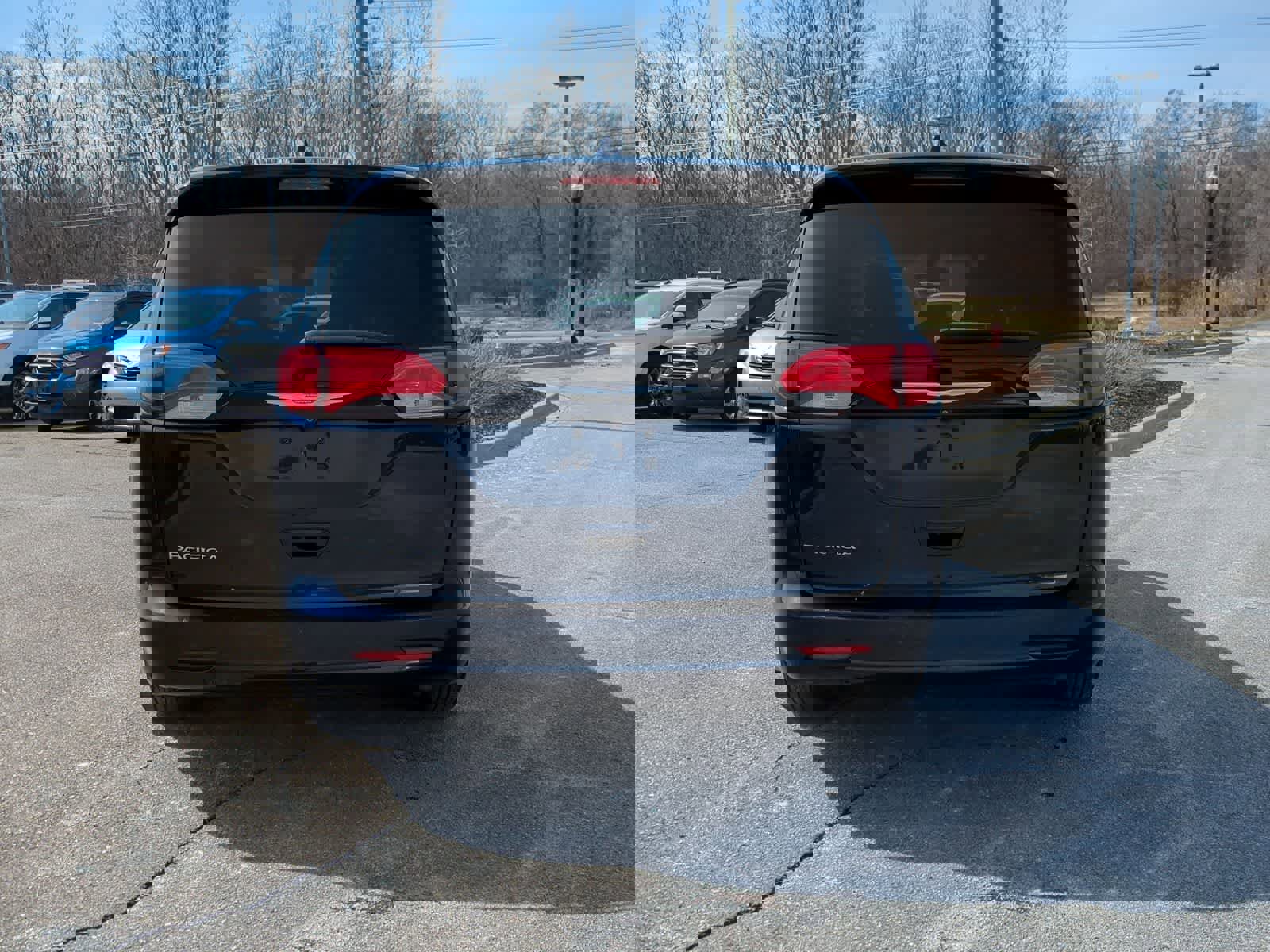 Used 2017 Chrysler Pacifica LX image 7