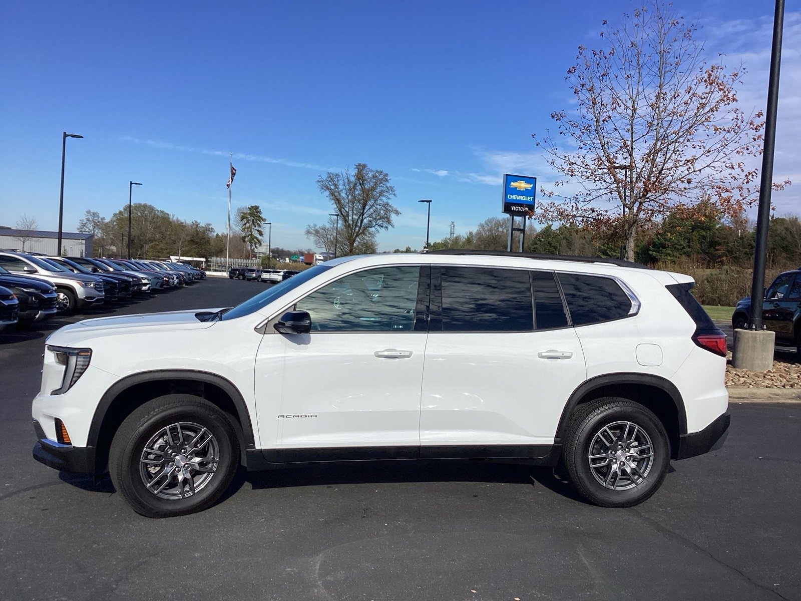 Used 2025 GMC Acadia Elevation image 6