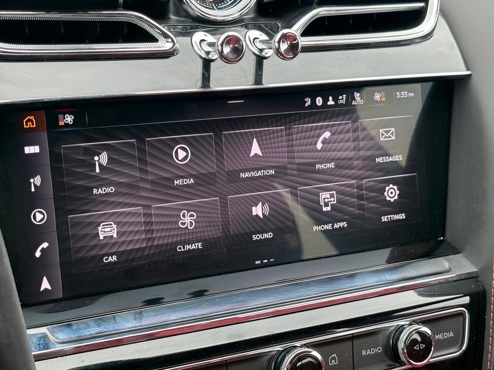 Used 2021 Bentley Bentayga AWD/4WD image 32