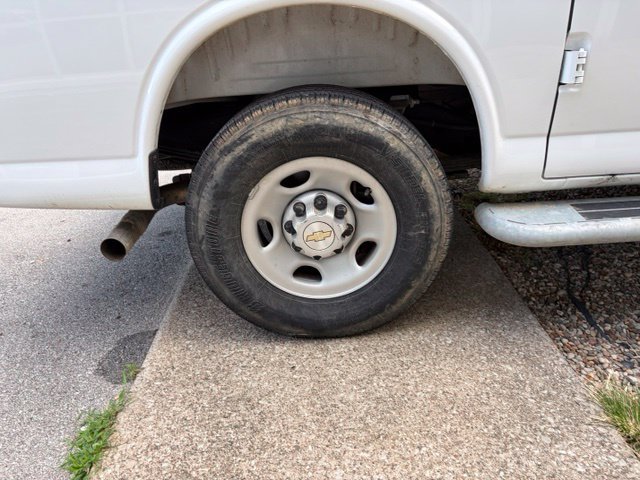 Used 2025 Chevrolet Express 2500 w/ Driver Convenience Package RWD image 22
