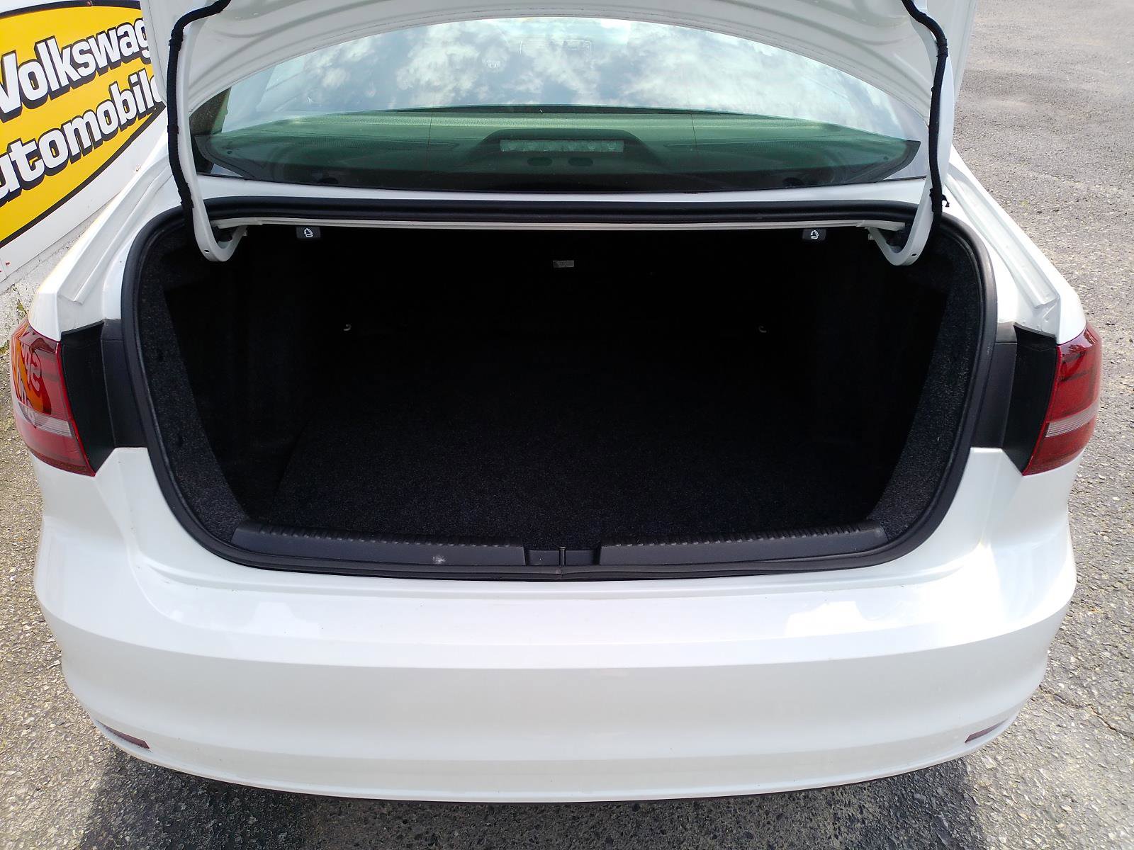 Used 2017 Volkswagen Jetta SE FWD image 24