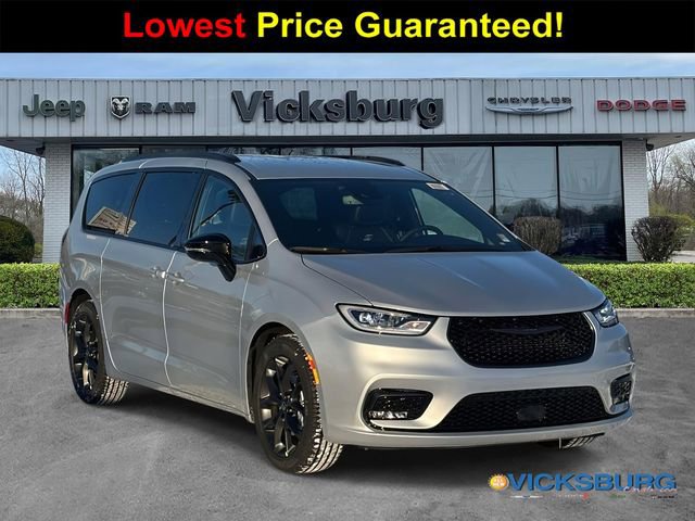 New 2026 Chrysler Pacifica Select w/ S Appearance Package