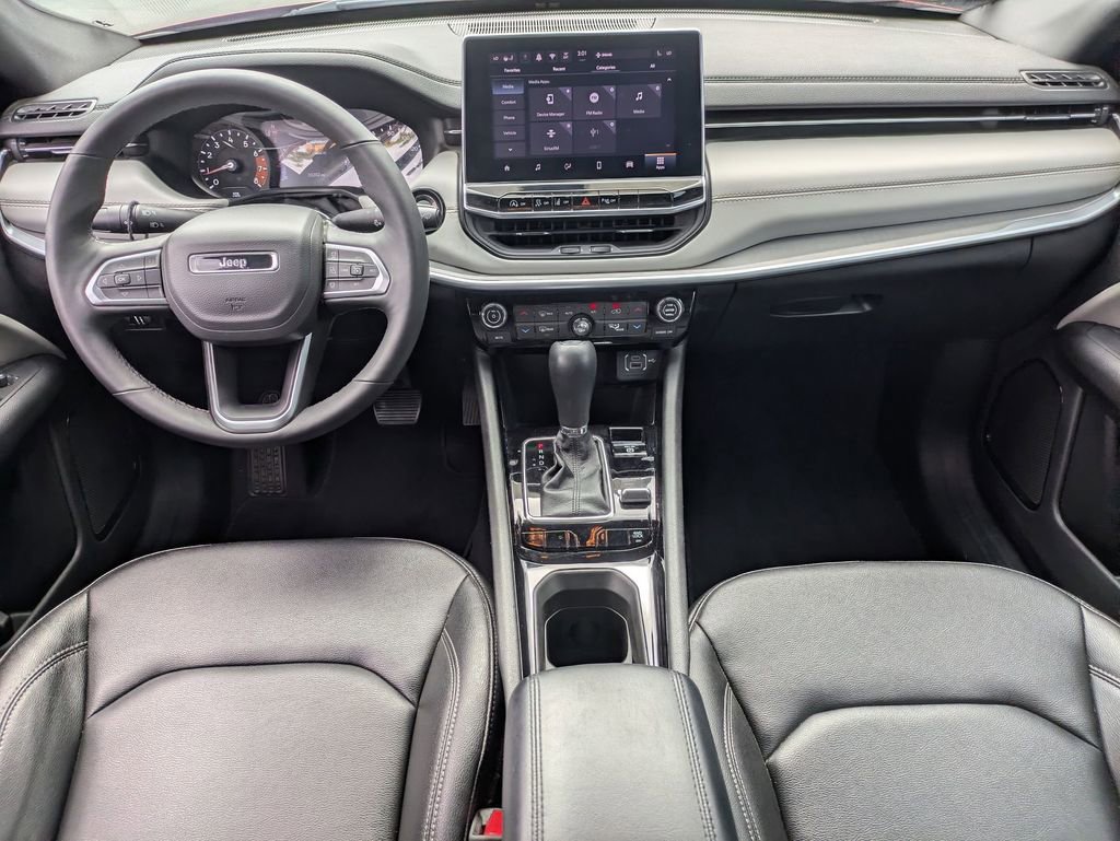 Used 2025 Jeep Compass Limited AWD/4WD image 25