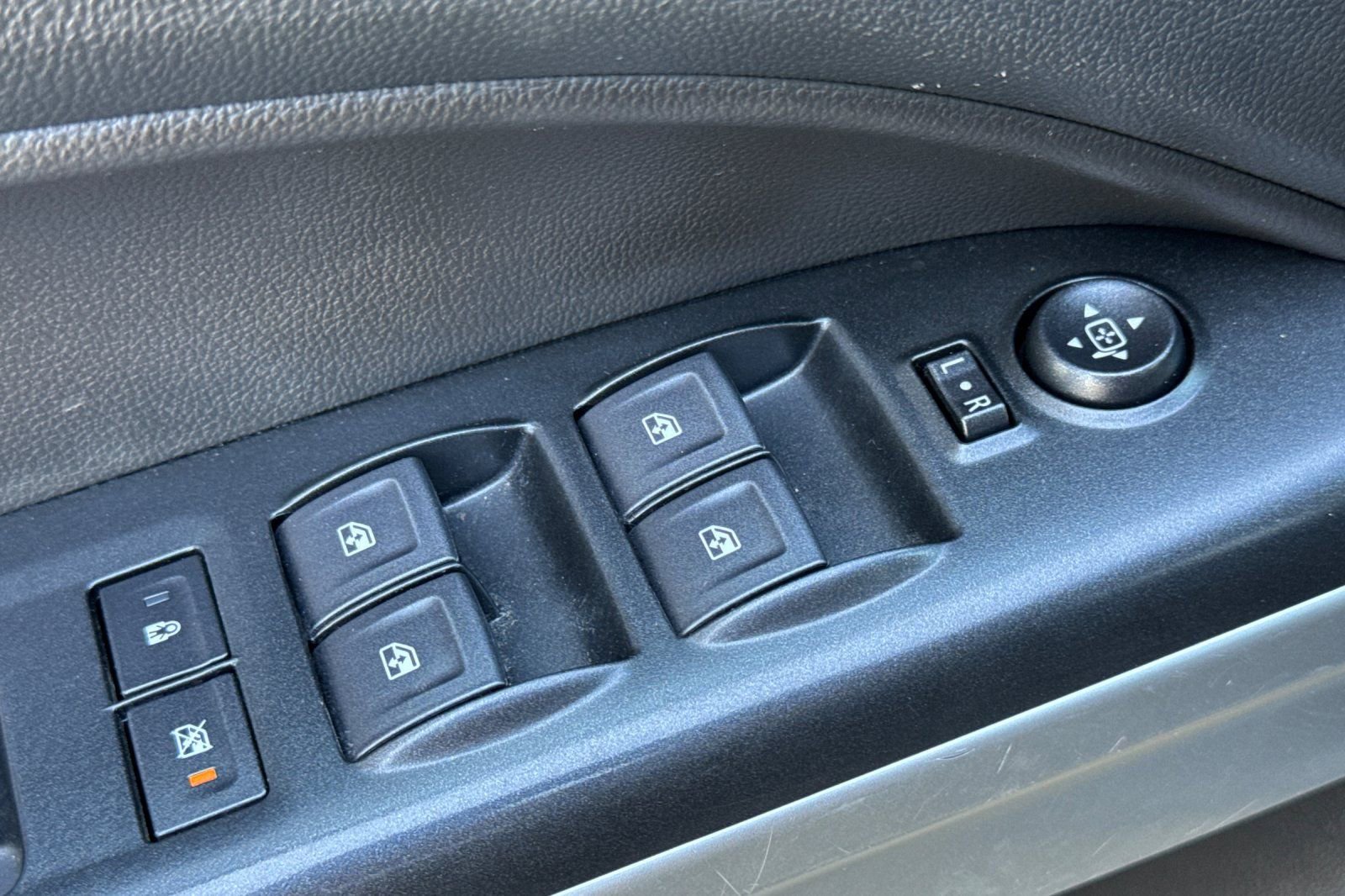 Used 2022 Chevrolet Colorado LT w/ Safety Package image 11