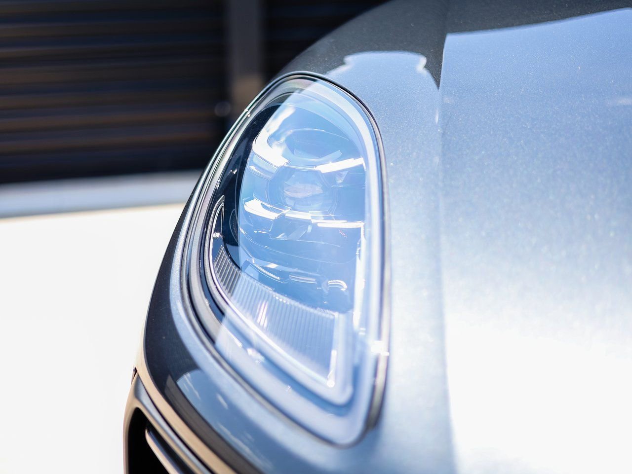 Certified 2025 Porsche Macan image 13