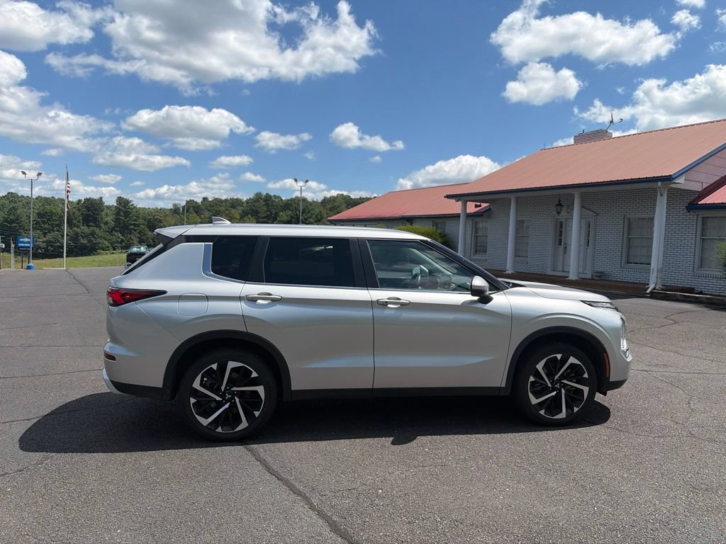 Used 2024 Mitsubishi Outlander SE Black Edition AWD/4WD image 11