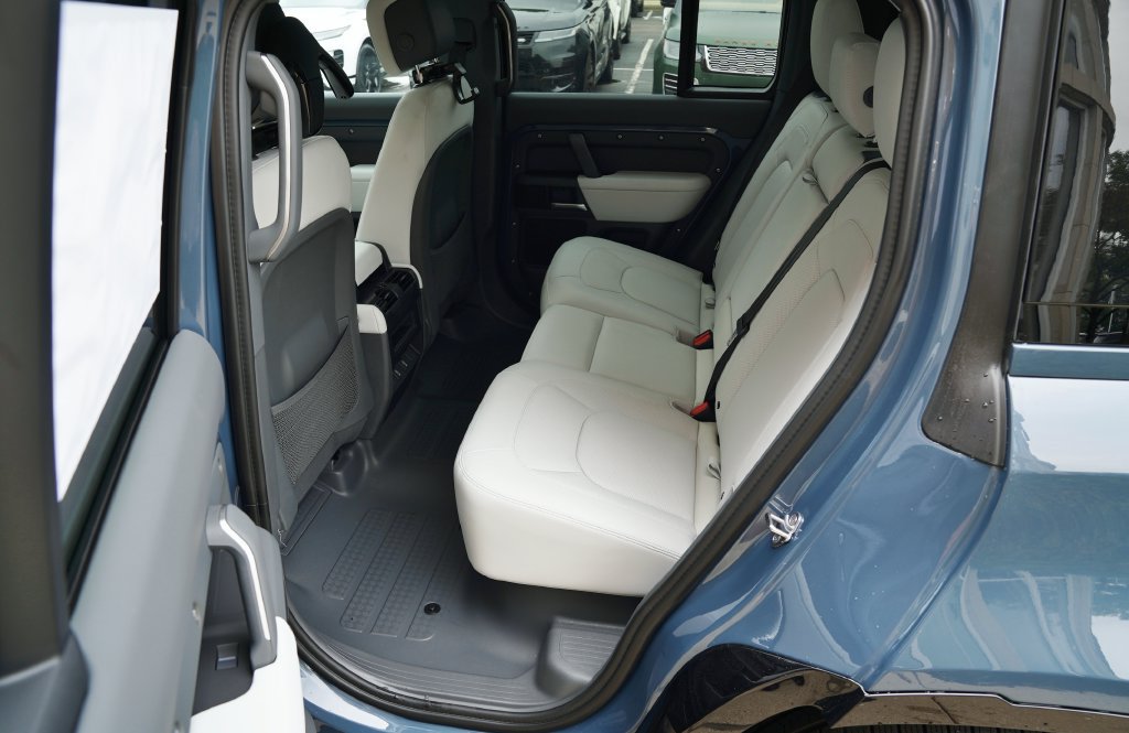 New 2026 Land Rover Defender 110 X-Dynamic SE AWD/4WD image 33