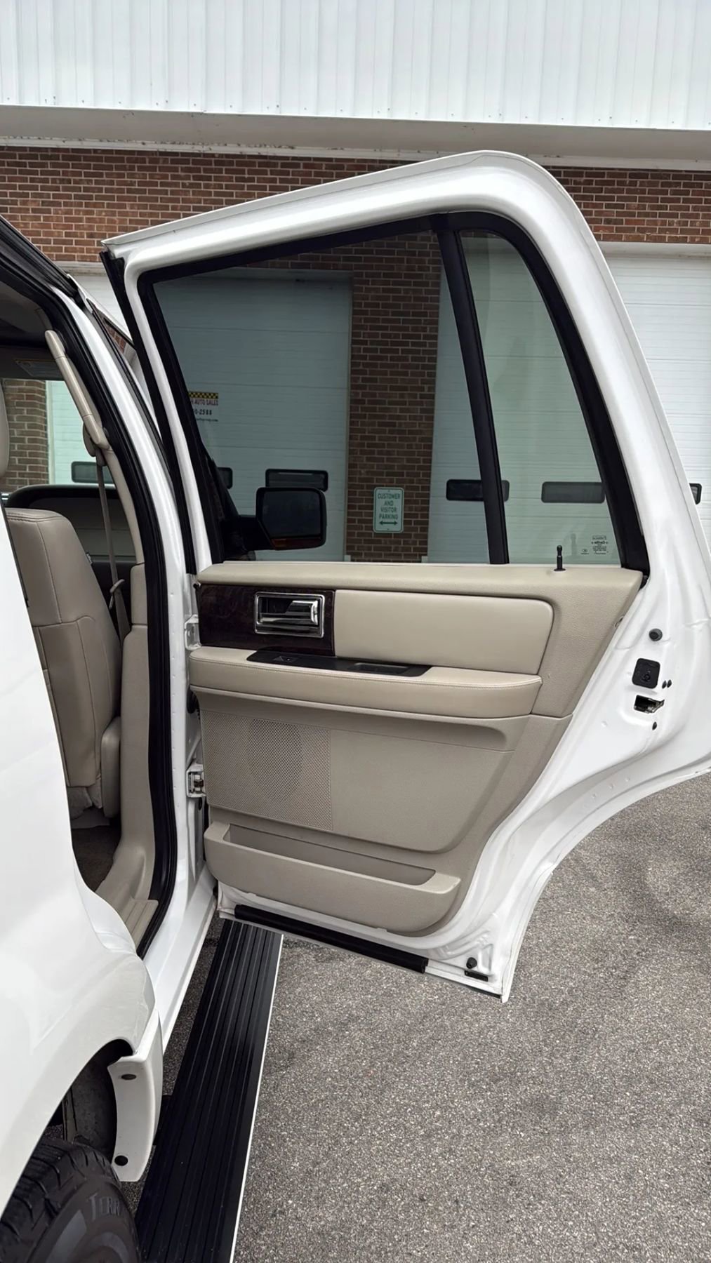 Used 2016 Lincoln Navigator Select image 37