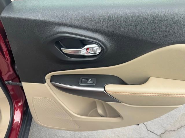 Used 2019 Jeep Cherokee Latitude w/ Cold Weather Group image 13