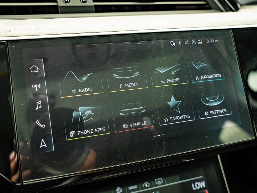 Used 2021 Audi e-tron Premium w/ Convenience Plus Package AWD/4WD image 32