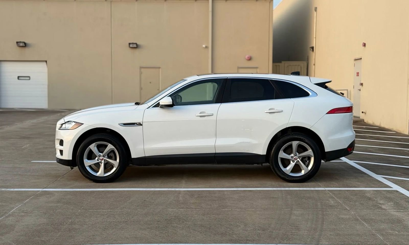 Used 2019 Jaguar F-PACE AWD/4WD image 5