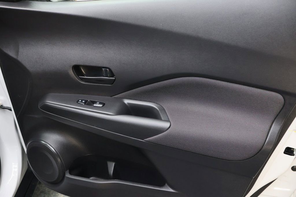 Used 2020 Nissan Kicks S image 11