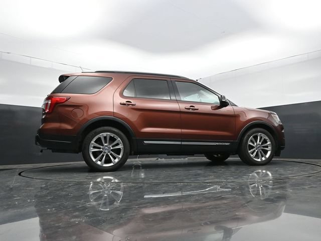Used 2018 Ford Explorer XLT w/ Equipment Group 202A AWD/4WD image 70