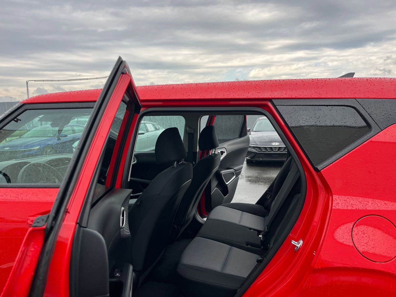 Used 2025 Kia Soul LX w/ LX Technology Package FWD image 23