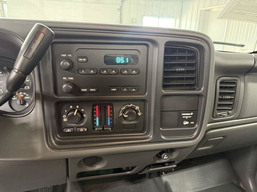 Used 2005 GMC Sierra 2500 W/T AWD/4WD image 24