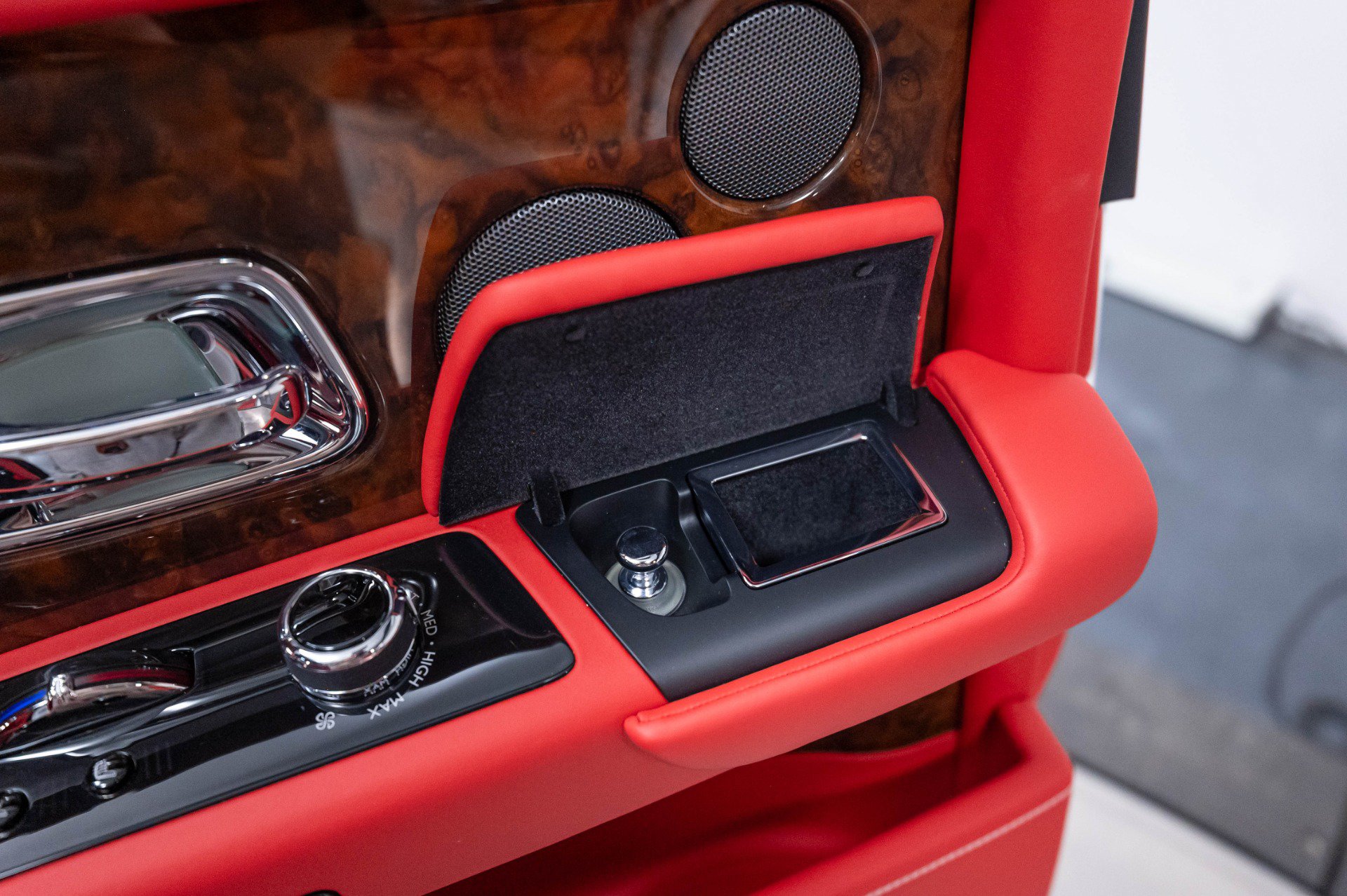 Used 2019 Rolls-Royce Phantom Sedan RWD image 24