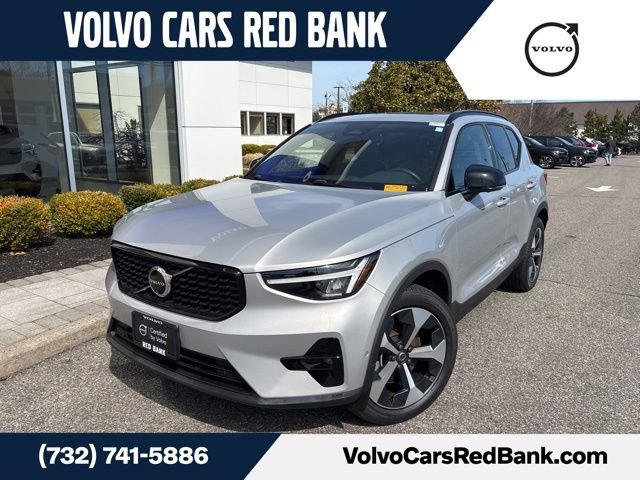 Used 2025 Volvo XC40 B5 Plus AWD/4WD image 1